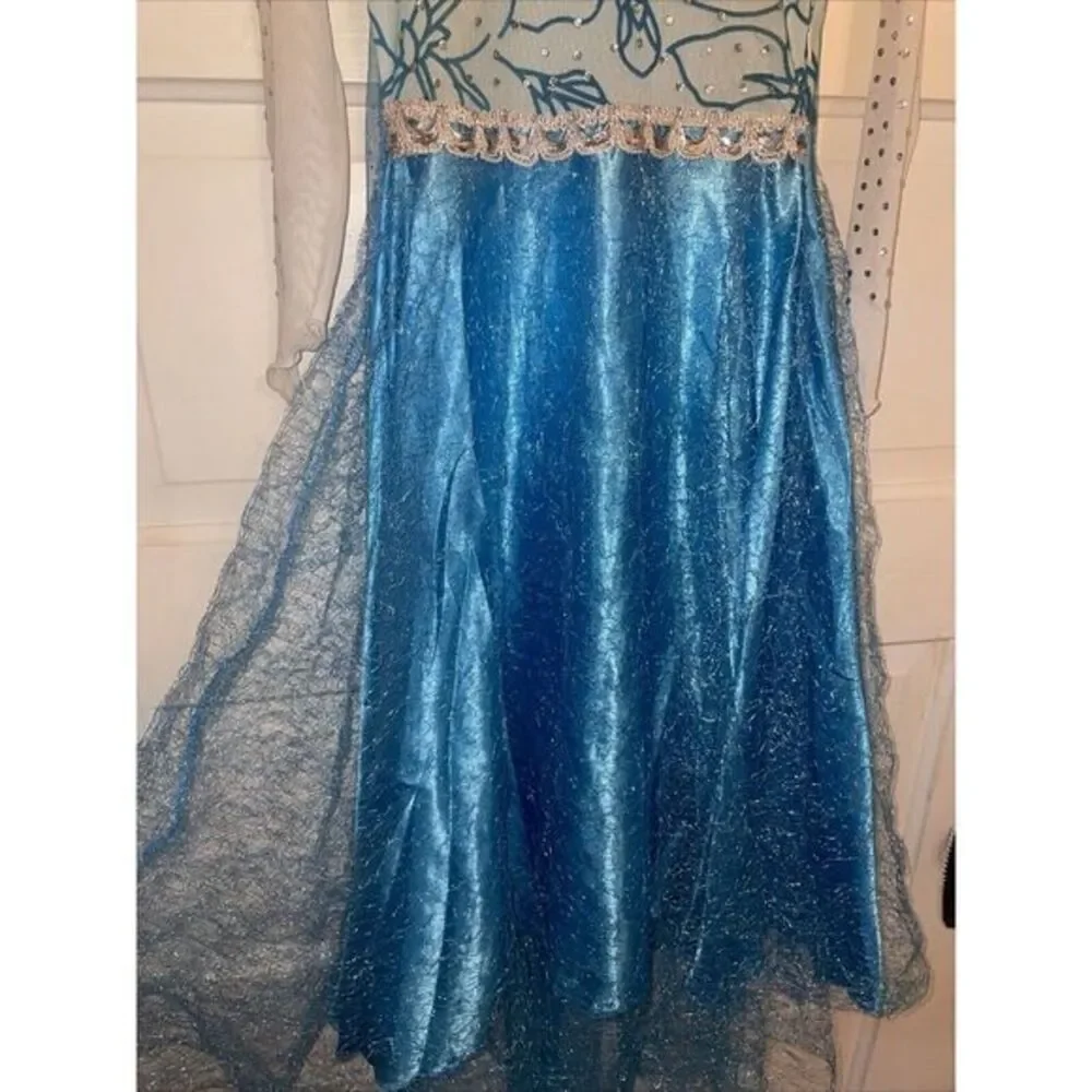 Beautiful Long Blue‎ And White With Sparkle Everywhere Detachable Train
